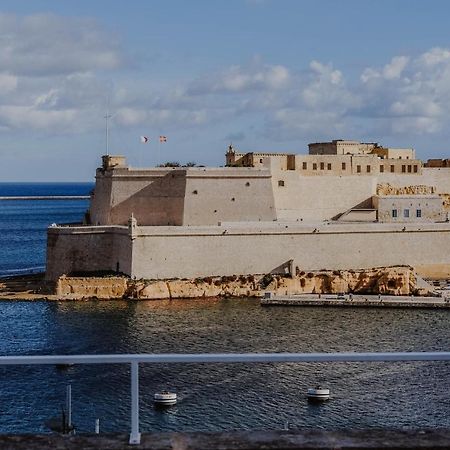 Sally Port سنجليا المظهر الخارجي الصورة