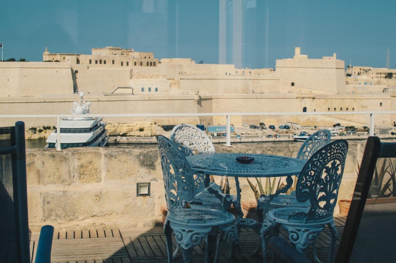 Sally Port سنجليا المظهر الخارجي الصورة