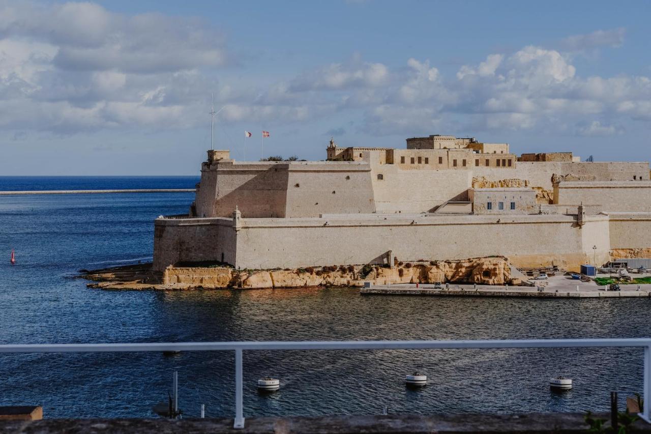 Sally Port سنجليا المظهر الخارجي الصورة