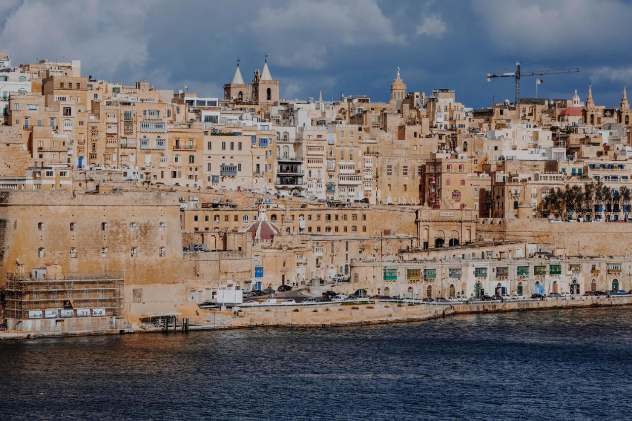 Sally Port سنجليا المظهر الخارجي الصورة
