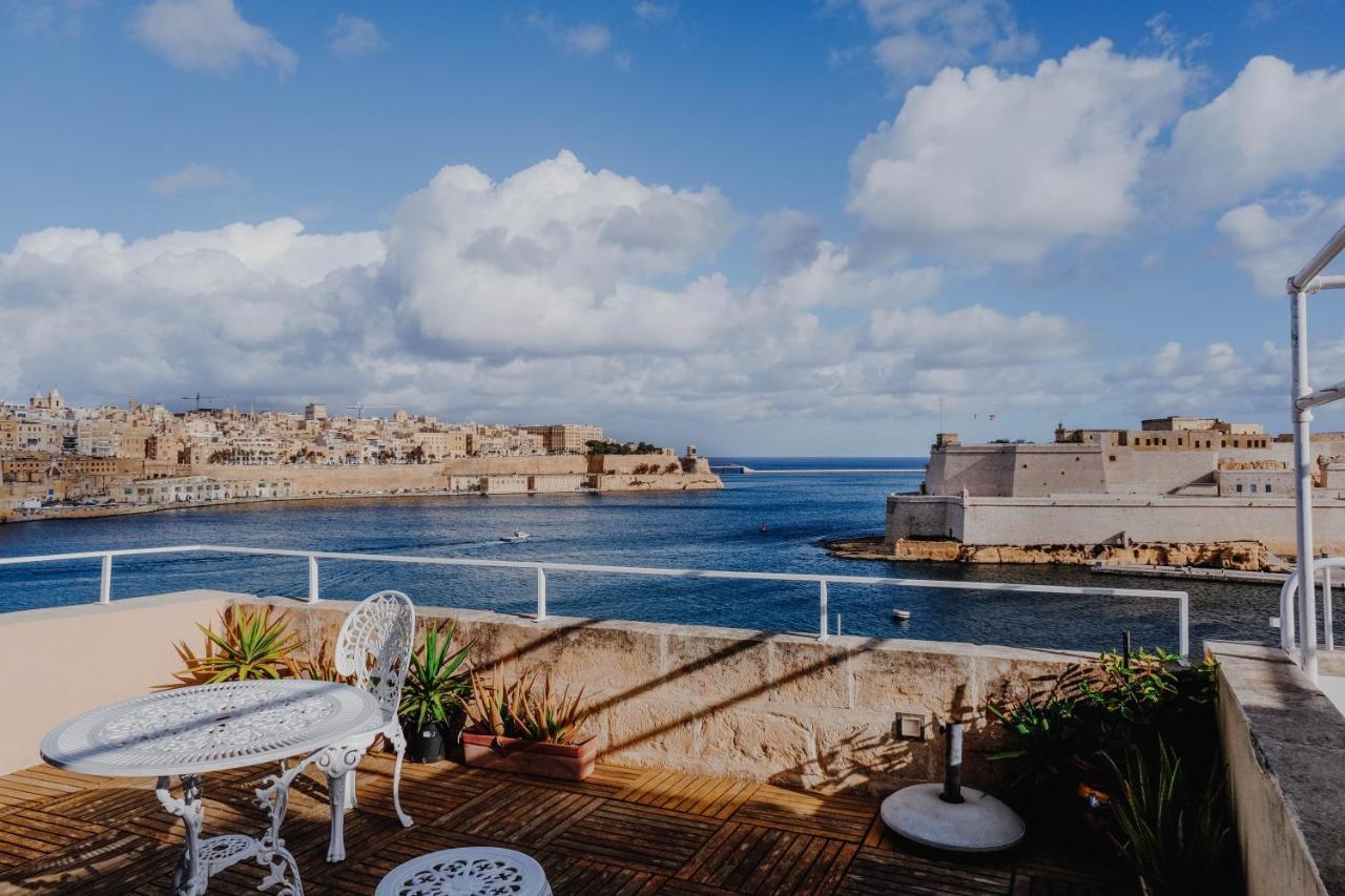 Sally Port سنجليا المظهر الخارجي الصورة