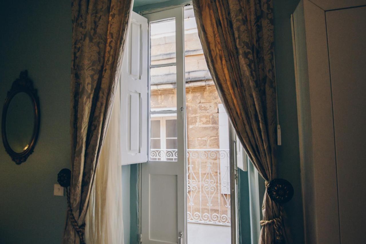 Sally Port سنجليا المظهر الخارجي الصورة
